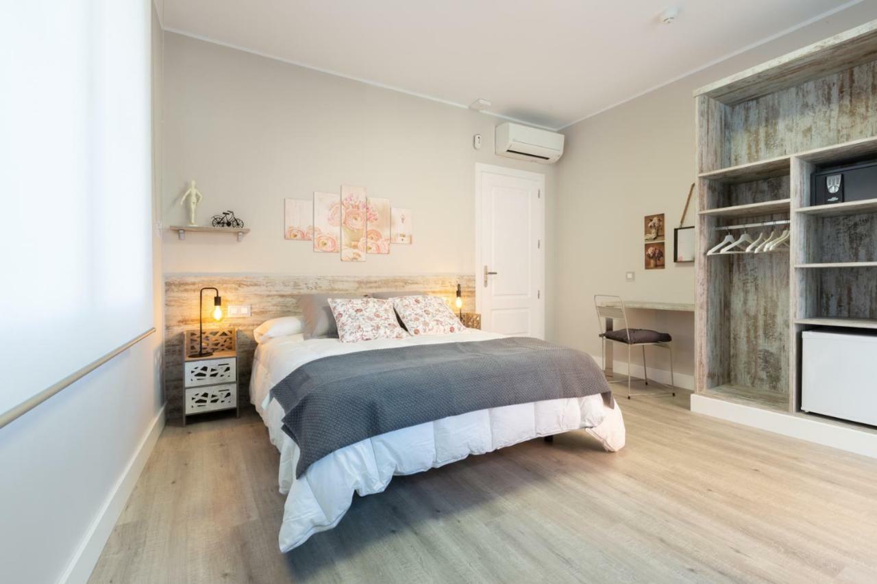 Deluxe Double Room with Balcony,778175493:JPEG