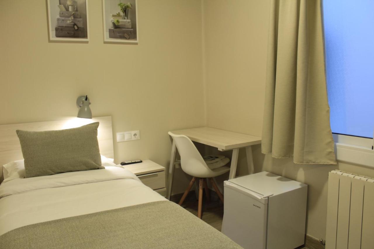 Single Room with Shared Bathroom,803519427:JPEG